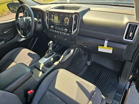 Used 2025 Nissan Frontier SV AWD/4WD image 41