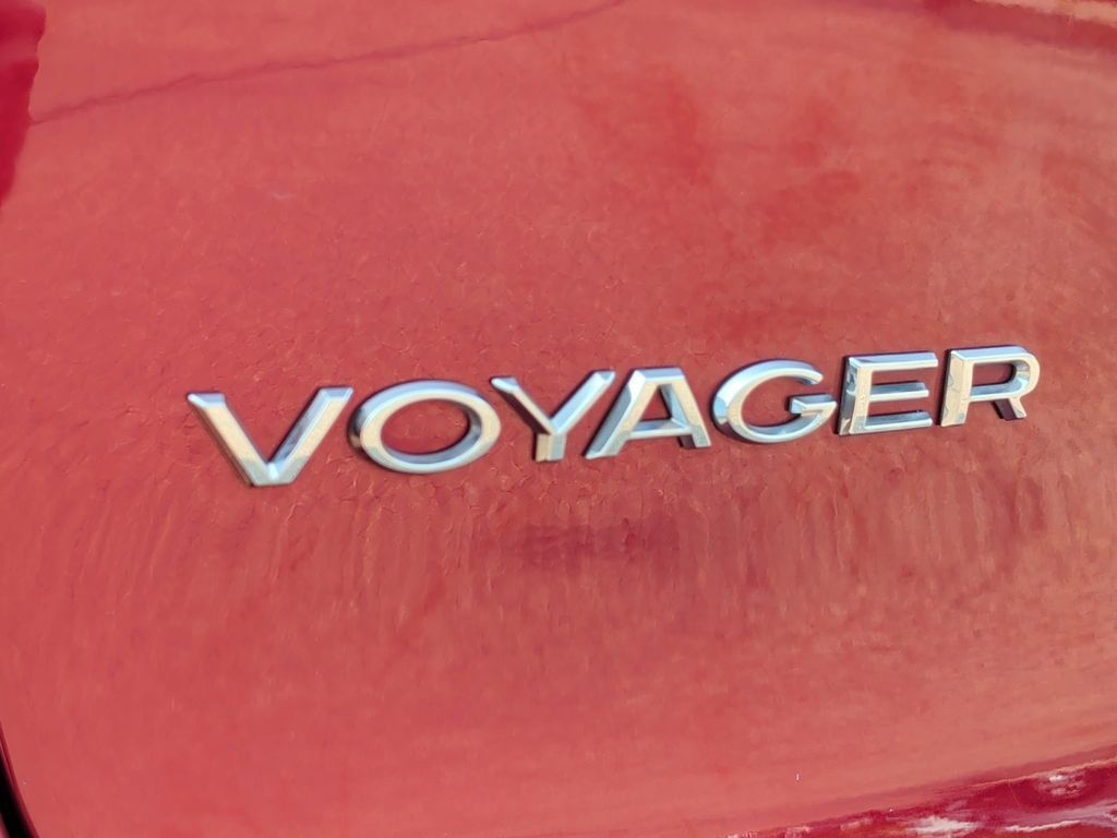 Used 2023 Chrysler Voyager LX FWD image 41