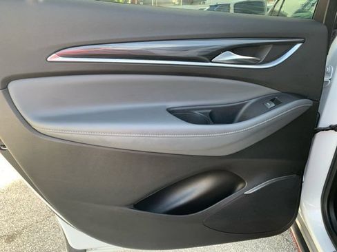 Used 2020 Buick Enclave Essence FWD image 17