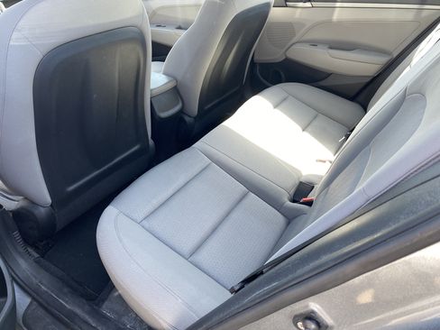 Used 2018 Hyundai Elantra SE FWD image 10