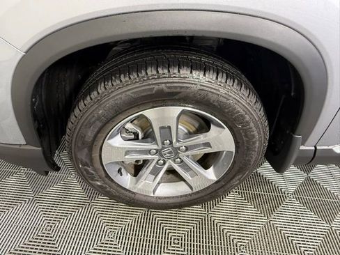 Used 2025 Honda Pilot EX-L image 11