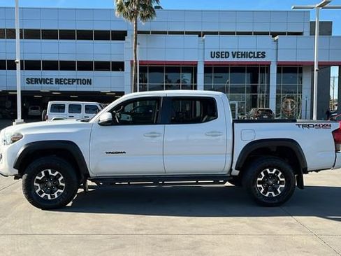 Used 2019 Toyota Tacoma TRD Off-Road image 3