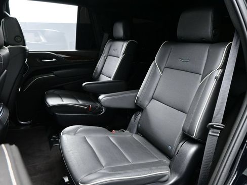 Used 2023 Cadillac Escalade Premium Luxury w/ Performance Package AWD/4WD image 28