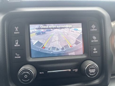 Used 2019 Jeep Wrangler Unlimited Sport S AWD/4WD image 3
