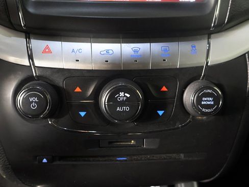 Used 2019 Dodge Journey SE image 40