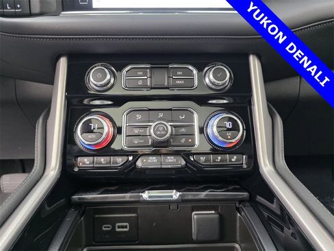 Used 2023 GMC Yukon Denali w/ Advanced Technology Package image 28