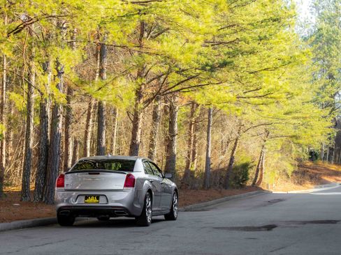 Used 2018 Chrysler 300 C w/ Sun, Sound & Nav Package image 44