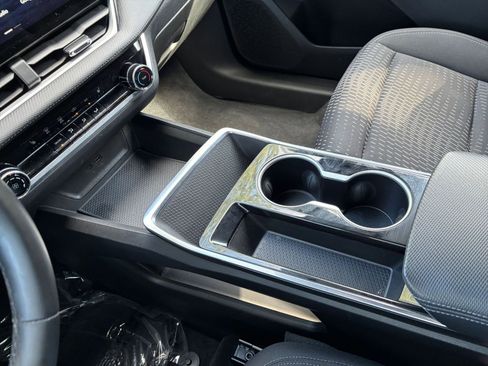 Used 2025 Chevrolet Equinox LT image 41