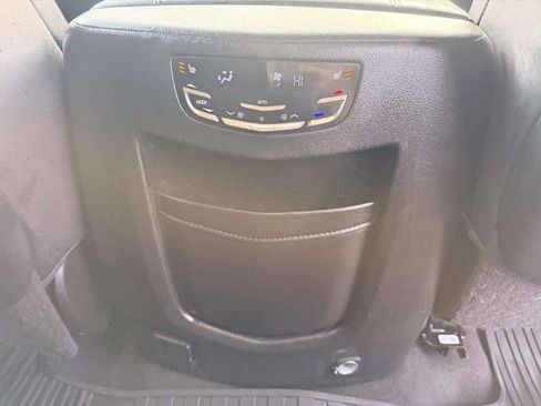 Used 2019 Cadillac Escalade ESV Luxury AWD/4WD image 29