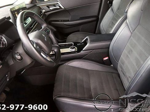Used 2025 Mitsubishi Outlander SE FWD image 13