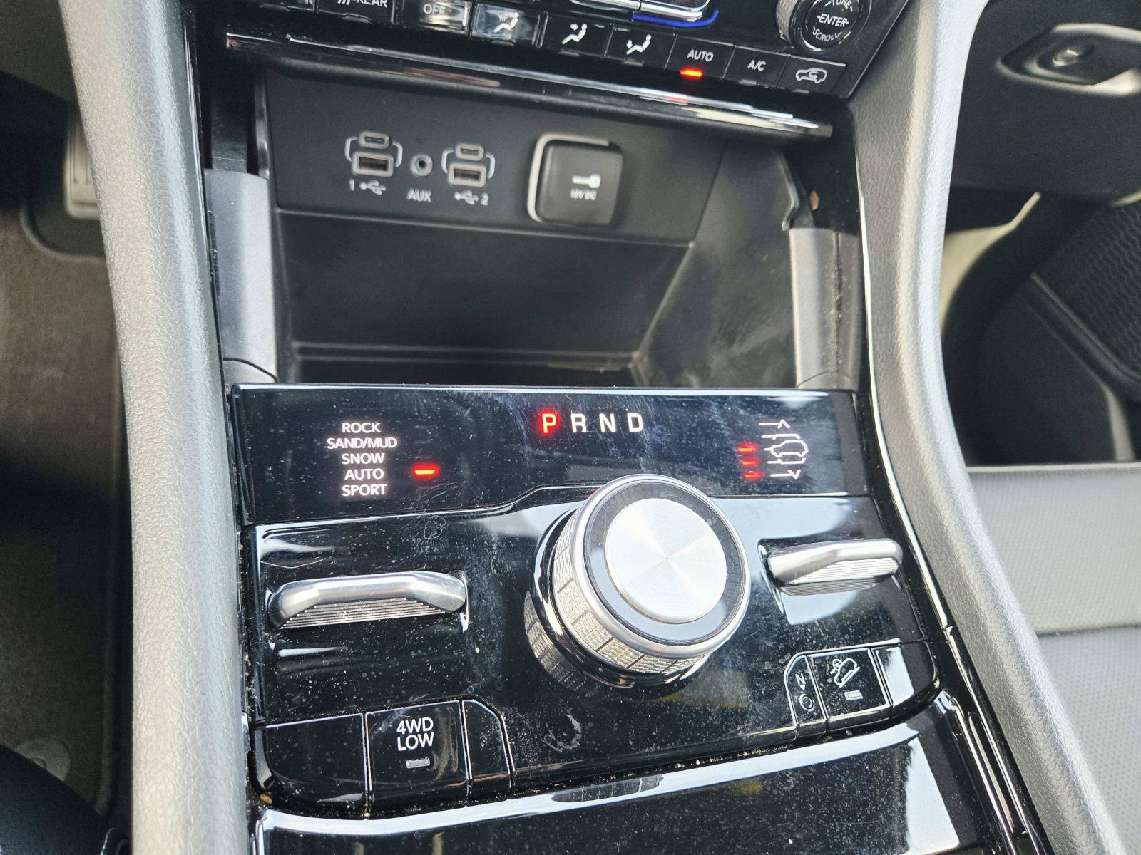 Used 2025 Jeep Grand Cherokee Overland AWD/4WD image 33
