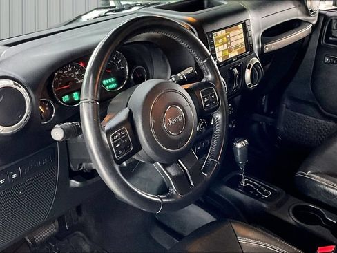 Used 2017 Jeep Wrangler Unlimited Rubicon w/ Dual Top Group AWD/4WD image 15