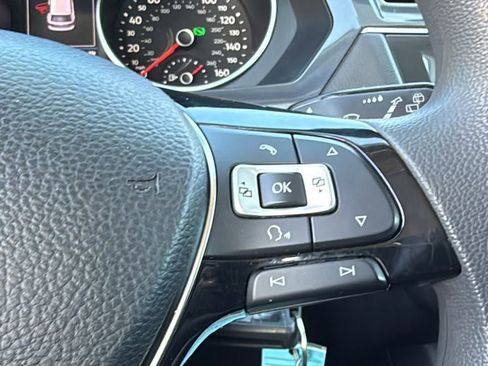 Used 2018 Volkswagen Tiguan S image 32