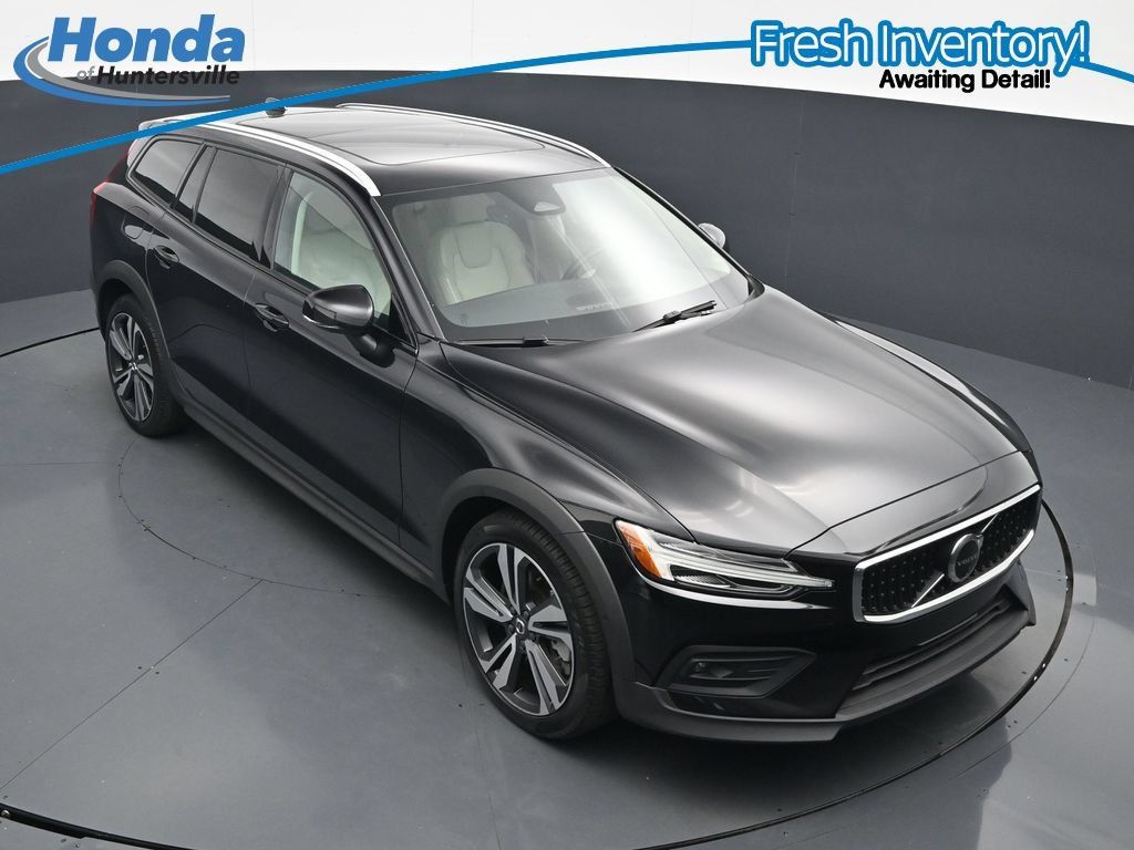 Used 2025 Volvo V60 B5 Cross Country Plus AWD/4WD image 19