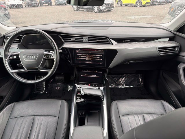 Used 2023 Audi e-tron Premium Plus w/ Premium Plus Package AWD/4WD image 16