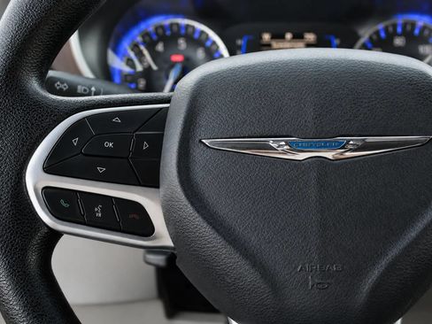 Used 2019 Chrysler Pacifica Touring Plus FWD image 12