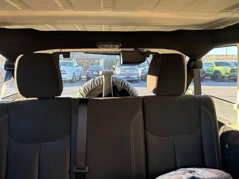 Used 2017 Jeep Wrangler Unlimited Sahara w/ Connectivity Group image 10