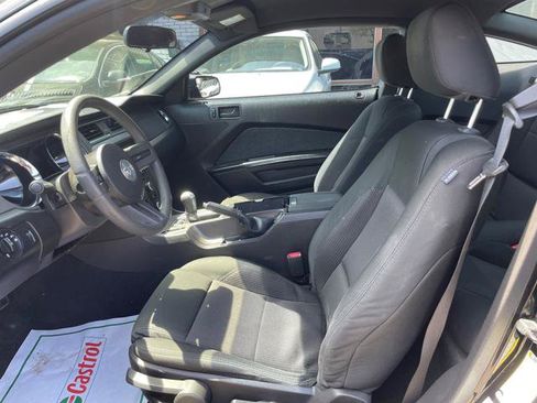 Used 2010 Ford Mustang GT RWD image 8