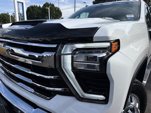 Used 2025 Chevrolet Silverado 3500 LTZ w/ LTZ Convenience Package AWD/4WD image 6