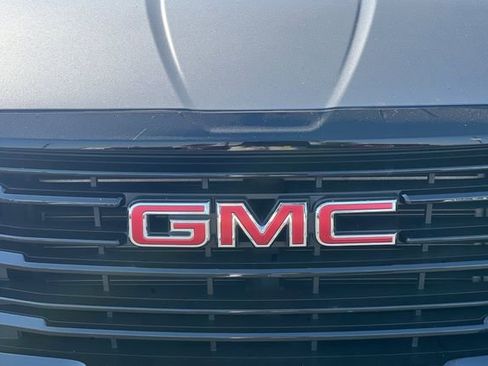 Used 2023 GMC Terrain SLE w/ Elevation Edition image 38