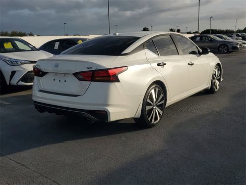 Used 2020 Nissan Altima 2.5 SR w/ Premium Package image 8