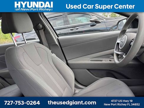 Used 2023 Hyundai Elantra SE w/ Cargo Package image 7