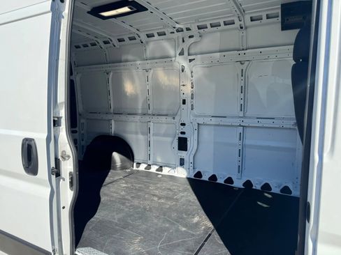 Used 2022 RAM ProMaster 2500 w/ Driver Convenience Group image 19