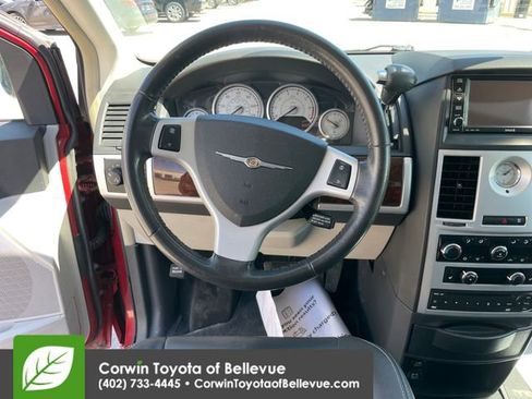 Used 2009 Chrysler Town & Country Touring image 21