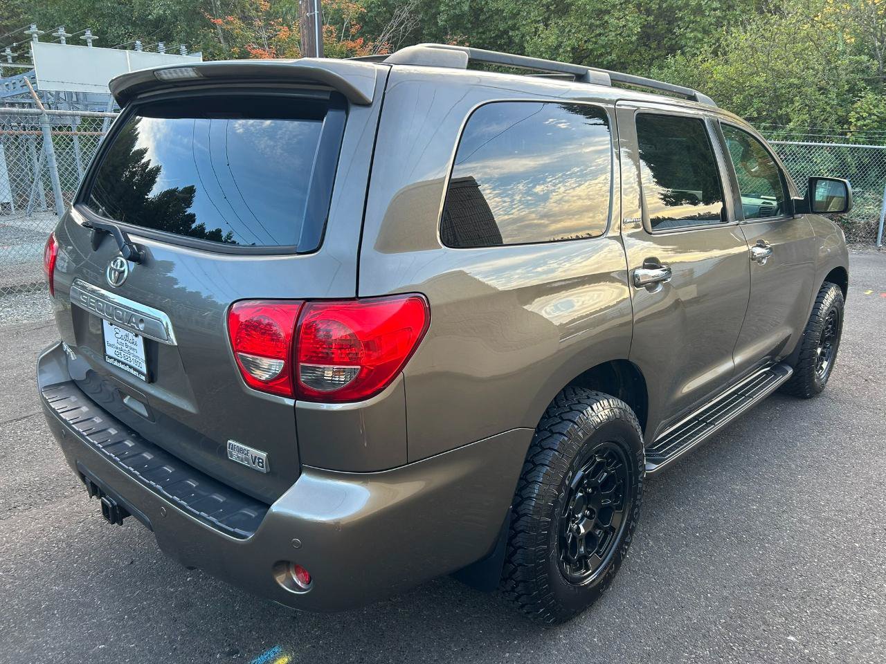 Used 2008 Toyota Sequoia Limited w/ Cold Area Pkg AWD/4WD image 5