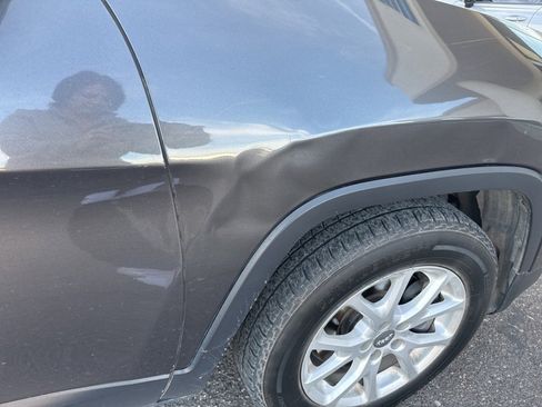 Used 2016 Jeep Cherokee Latitude w/ Safety/Convenience Group image 8