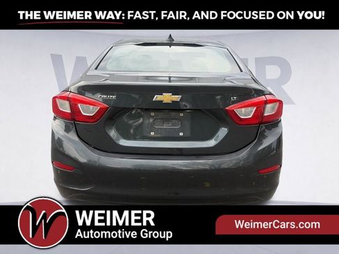 Used 2018 Chevrolet Cruze LT w/ Convenience Package FWD image 6