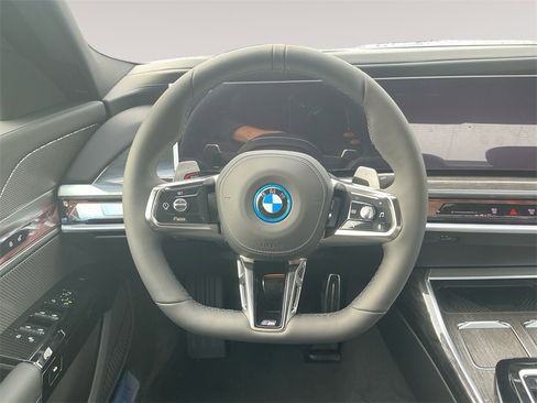 New 2026 BMW 750e xDrive image 12