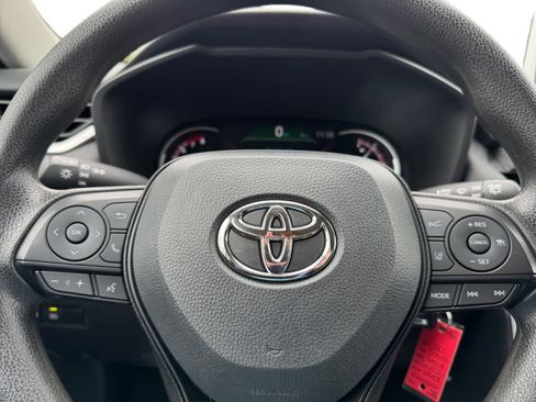 Used 2025 Toyota RAV4 LE AWD/4WD image 16