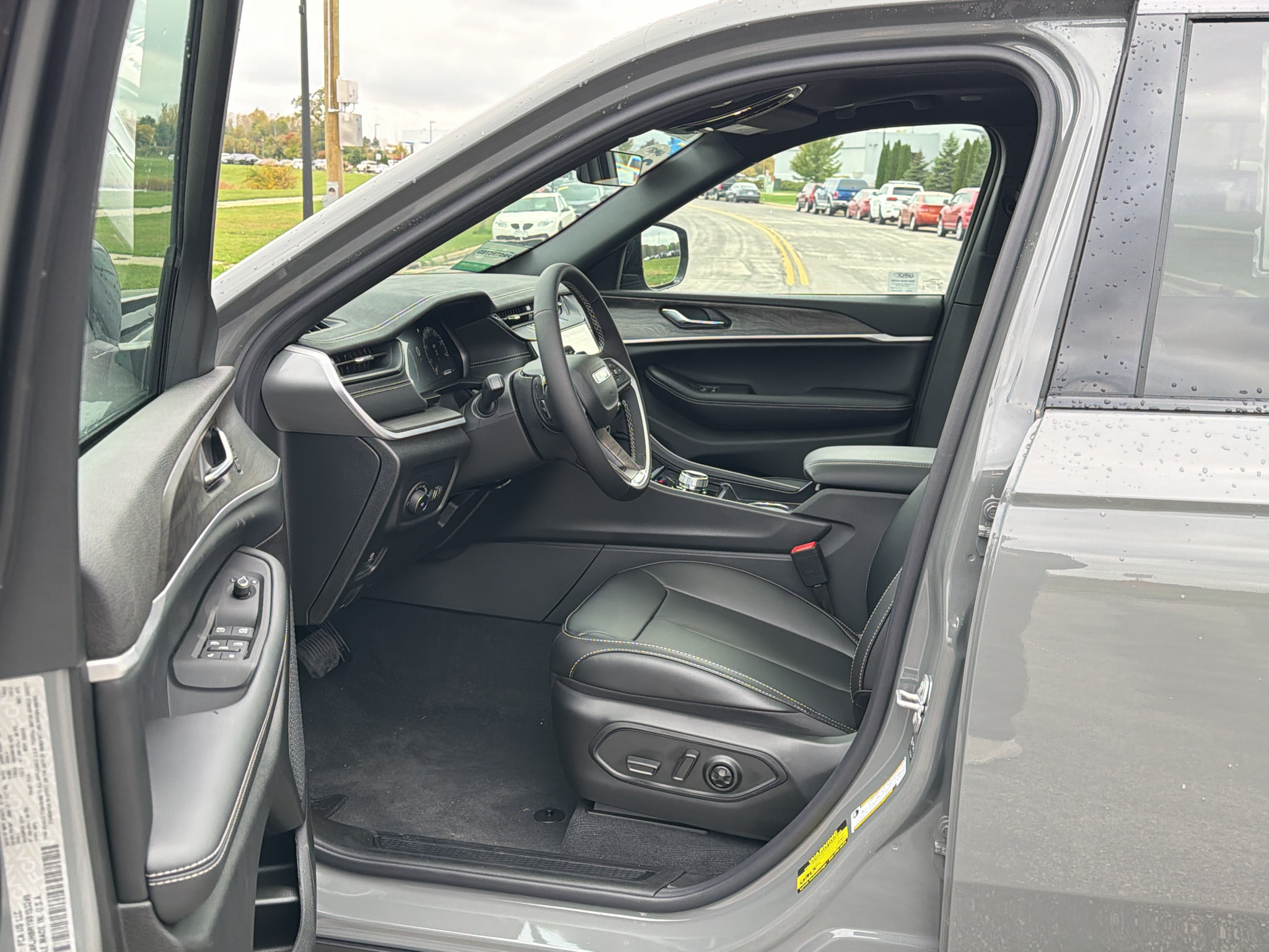 New 2027 Jeep Grand Cherokee Limited w/ Limited Altitude Package AWD/4WD image 13