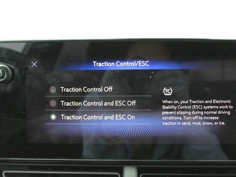 Used 2025 Chevrolet Trax LT w/ LT Convenience Package image 32