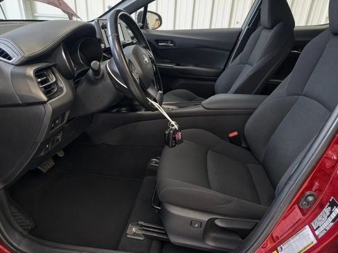 Used 2018 Toyota C-HR XLE FWD image 6