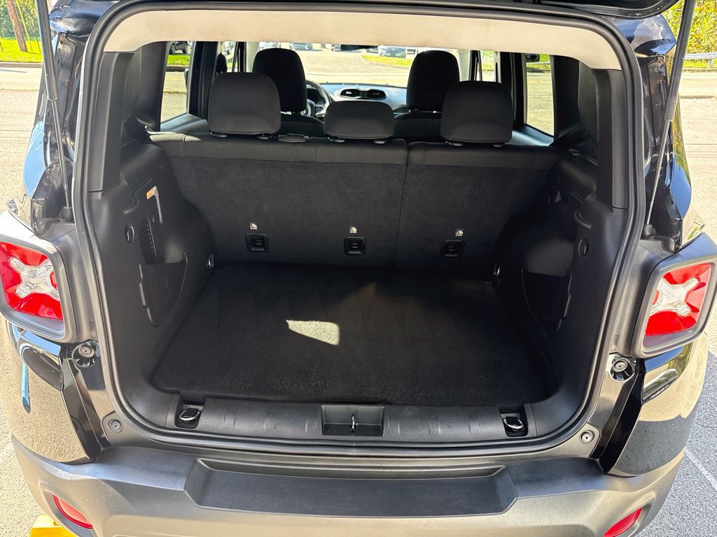 Used 2023 Jeep Renegade Latitude AWD/4WD image 25