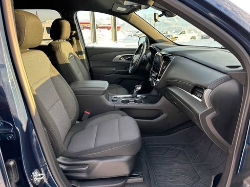 Used 2022 Chevrolet Traverse LT image 10