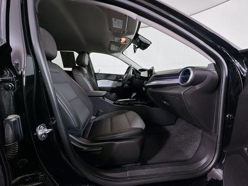 Used 2025 Chevrolet Trax LT image 29