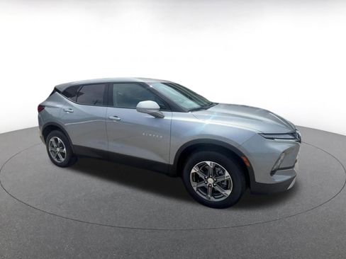 Used 2025 Chevrolet Blazer LT FWD image 2