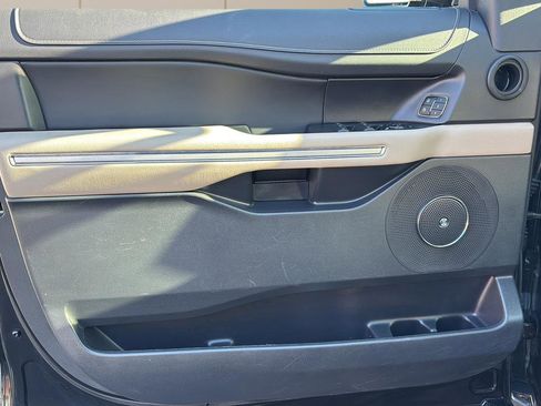 Used 2024 Ford Expedition Limited image 16