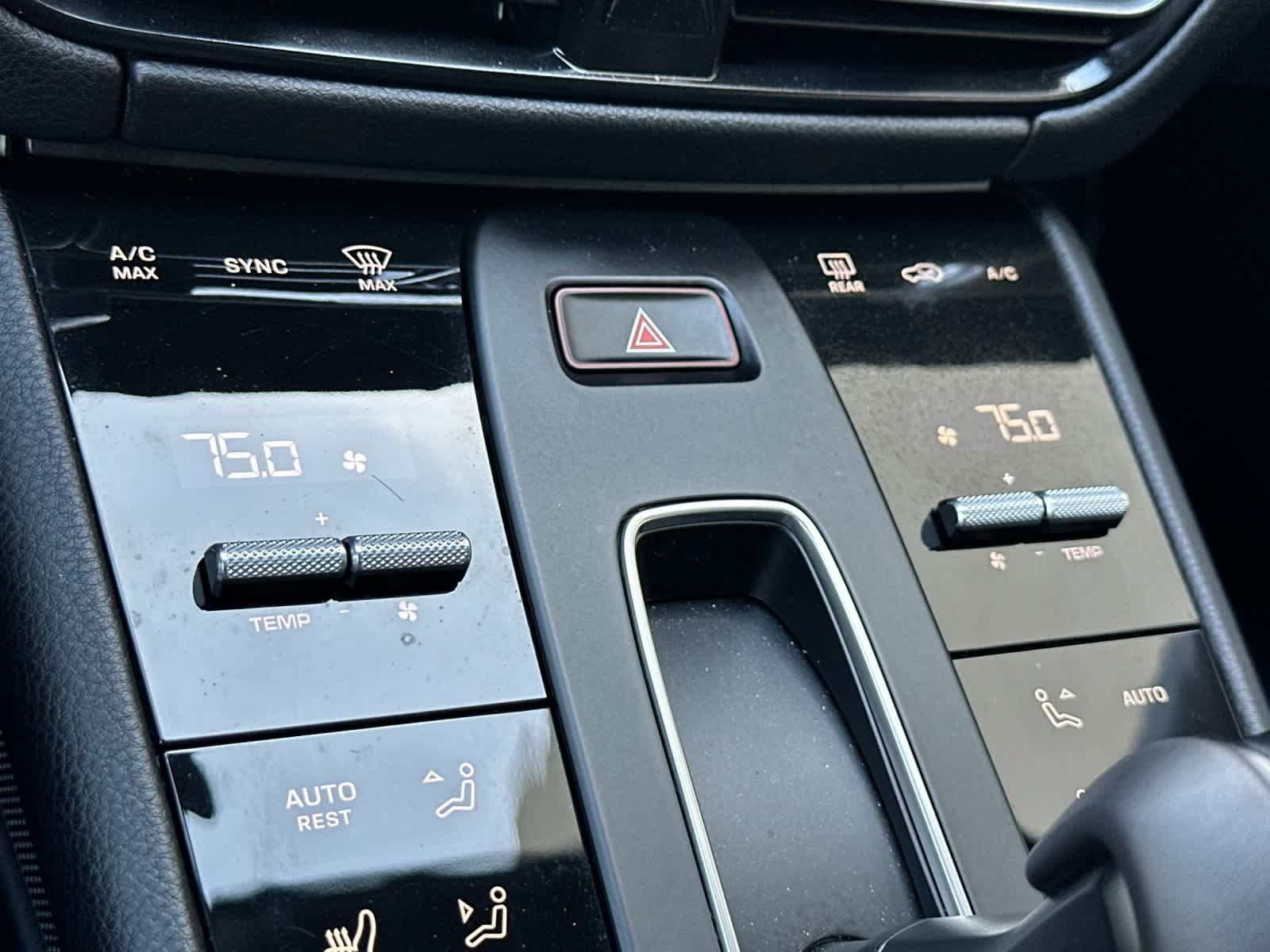 Certified 2025 Porsche Macan AWD/4WD image 23