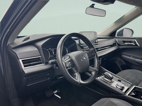 Used 2024 Mitsubishi Outlander SE image 26