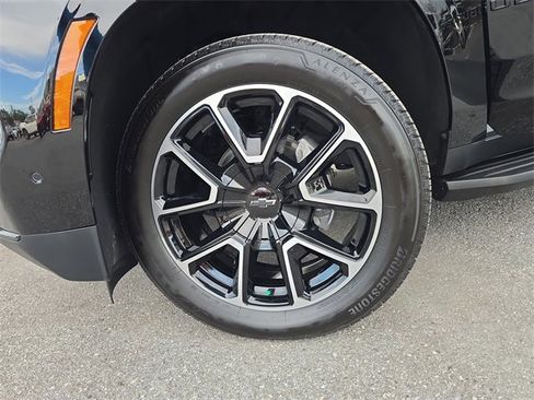 Certified 2025 Chevrolet Suburban RST w/ Comfort Package image 31