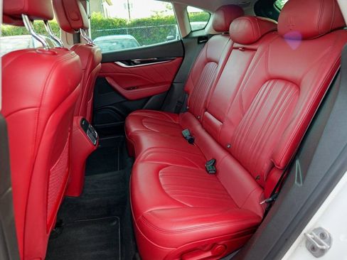 Used 2019 Maserati Levante image 27