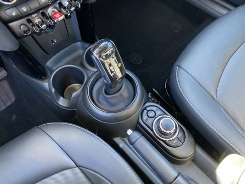 Used 2023 MINI Cooper 2-Door Hardtop image 32