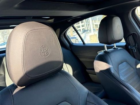 Used 2022 Alfa Romeo Giulia Veloce image 39