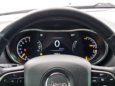 Used 2021 Jeep Grand Cherokee Laredo X image 16