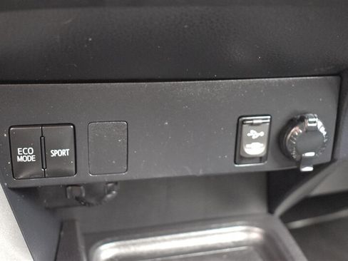 Used 2017 Toyota RAV4 LE w/ All Weather Liner Package AWD/4WD image 22
