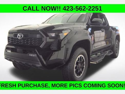 Used 2024 Toyota Tacoma TRD Off-Road AWD/4WD image 1